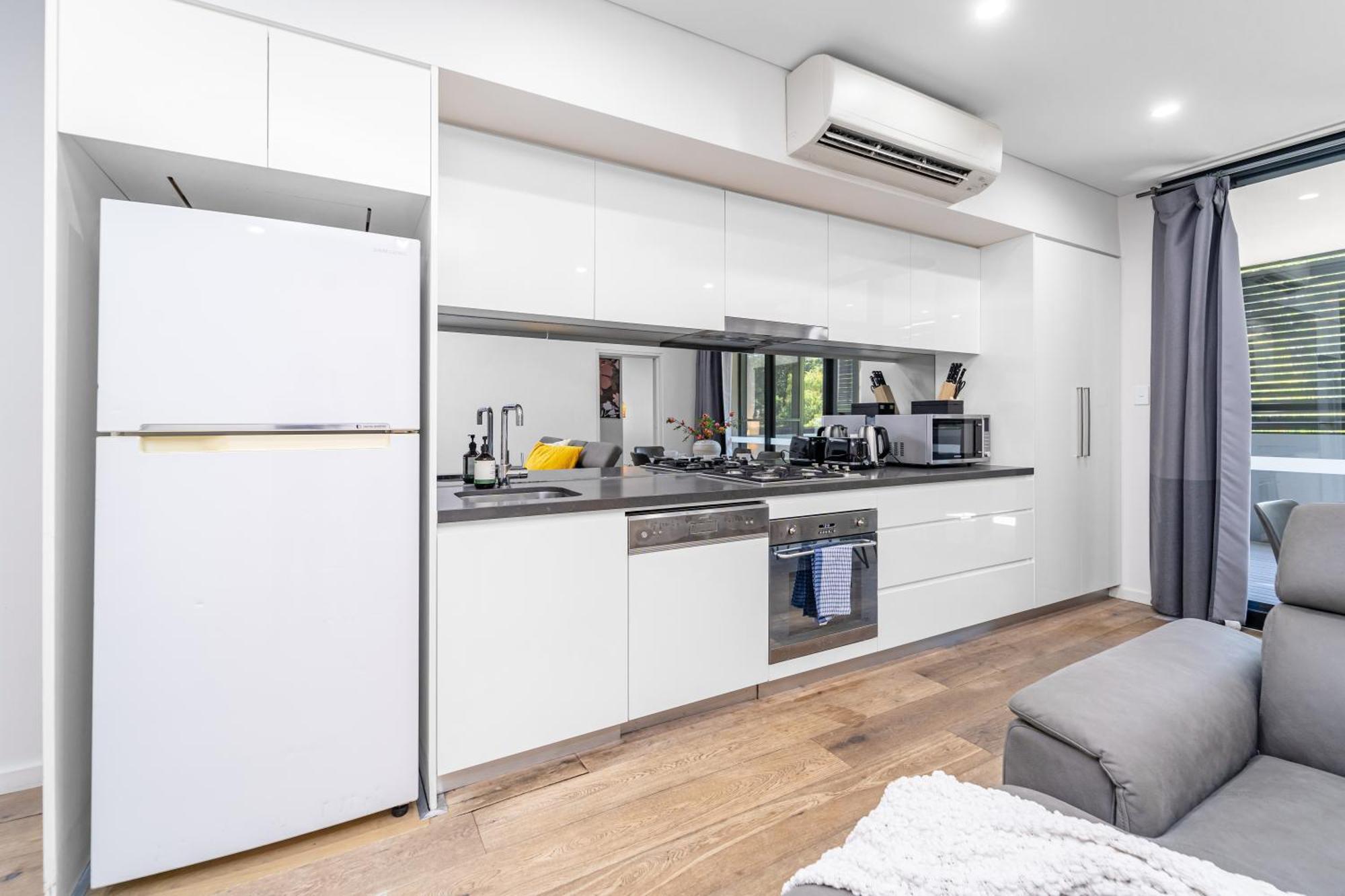 Waterloo 2br Modern Natural Park Apartment *
